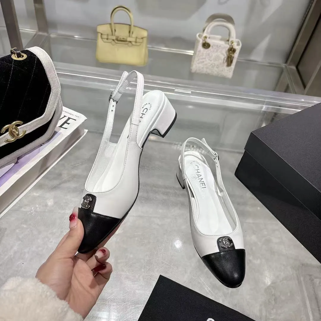 👟👟Ex-factory price 540👟👟 𝐂𝐇𝐀𝐍𝐄𝐋★Xiaoxiang New spring and summer counter new sandals, comfortable and low-heeled, a must-have for work and shopping💋 Show unique dressing style, too beautiful to say, a must-have in summer... Upper: imported sheepskin/Lining: mixed sheepskin Heel height: 3.5cm Outsole: Italian genuine leather outsole Shoe size: 35-39 (40, 41 and 42 are customized and cannot be returned or exchanged)